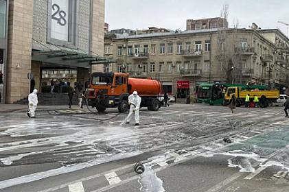 Yağışdan sonra Bakının küçələri yuyuldu - 