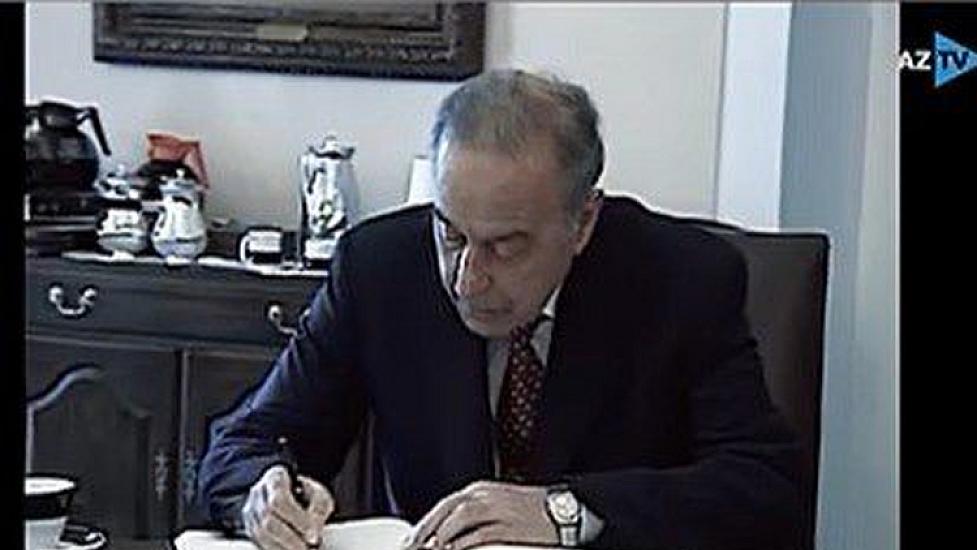 29 il öncə Heydər Əliyev Ağ Evin xatirə kitabına nə yazmışdı? - 