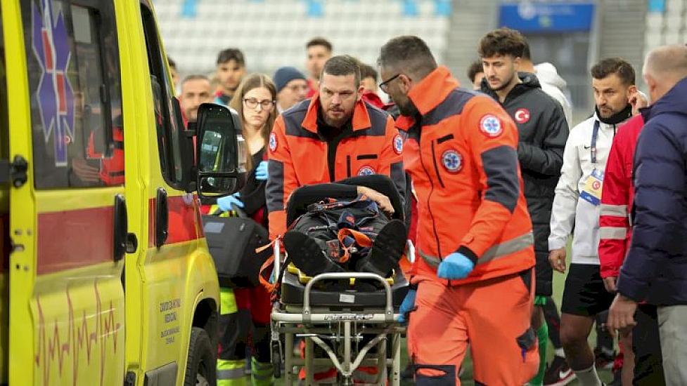 Türkiyə yığmasının məşqçisi matç zamanı 