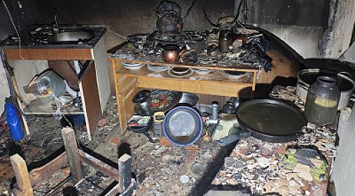 Gəncədə ev yanaraq külə döndü - 