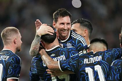 Messi oyun vaxtı komanda yoldaşına