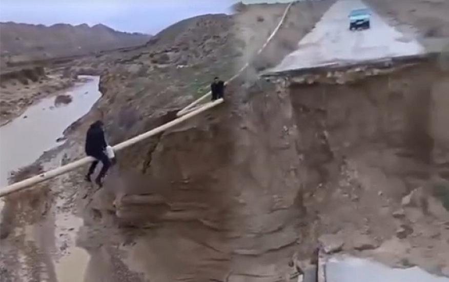 Qaradağda yolu sel apardı -