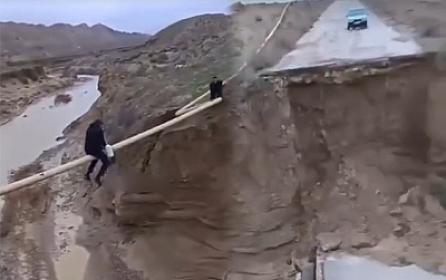 Qaradağda yolu sel apardı -