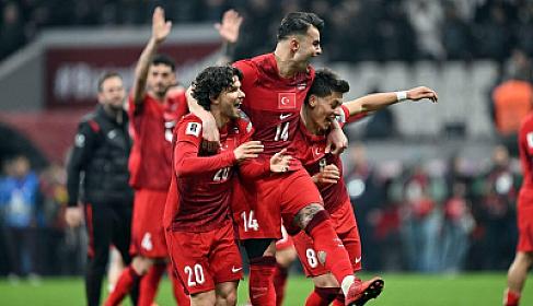 Türkiyə millisi tarixi uğura görə 