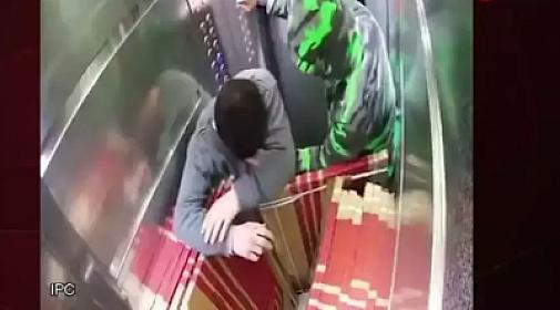 Лифт упал на землю – ВИДЕО