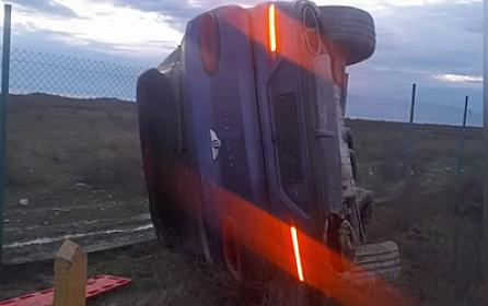 Ödənişli yolda “Bentley” ilə qəza törətdi, kəmər həyatını xilas etdi - 