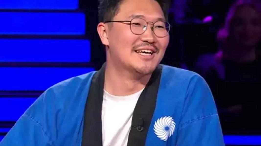 milyonerde_kimsenin_beklemedigi_hareket_japon_yarismaci_yere_kapandi_1775200815_1837_w748_h580