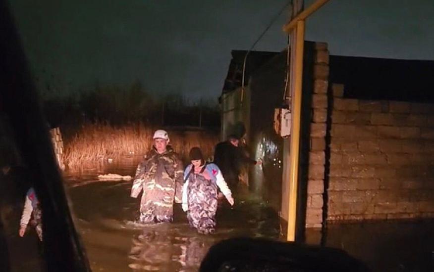 Keşləni su basdı - Sakinlər təxliyə edildi-