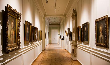 Muzeylərə hansı qurum 