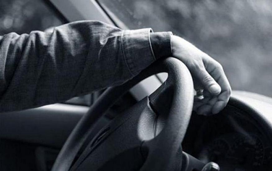 54 yaşlı sürücü sükan arxasında 