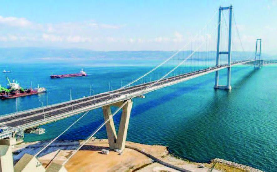 Bakı körfəzi üzərində avtomobil yolu