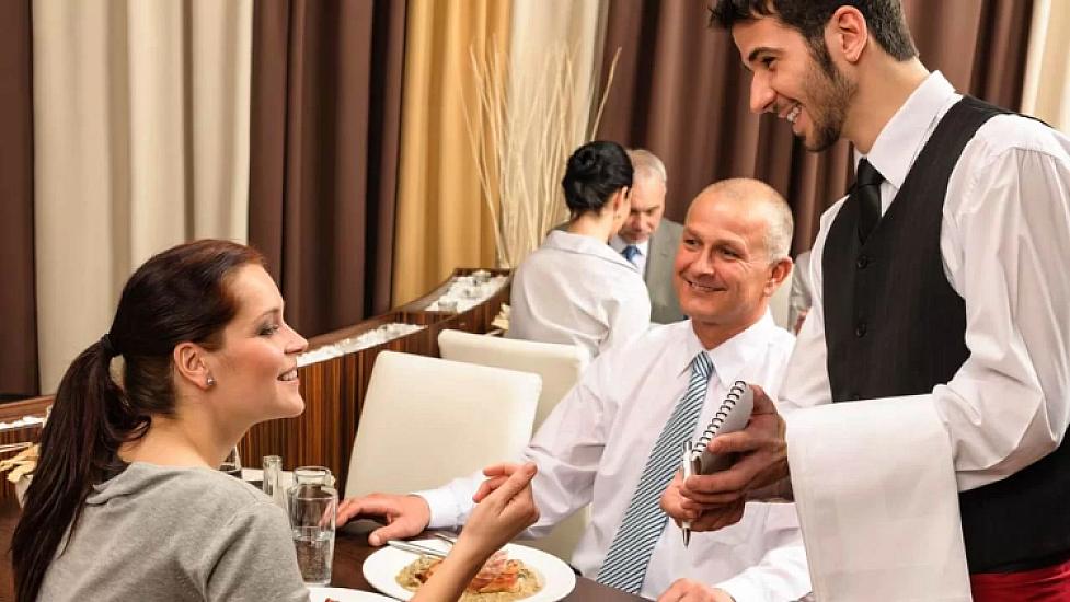 Restoranlardakı xidmətdən razısınız?