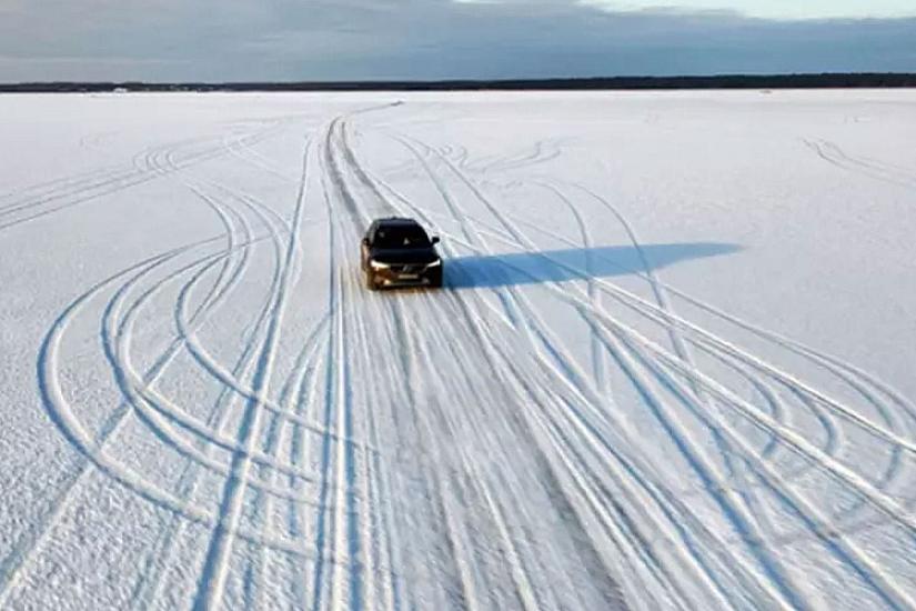 Bu yolda nəqliyyat dayanmaq və ya təhlükəsizlik kəməri taxmaq 