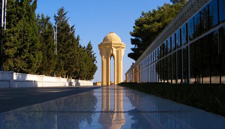 Litvanın baş naziri Bakıda şəhidlərin 