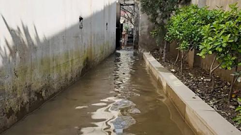 Sabunçuda evləri, həyətləri kanalizasiya suyu basdı -