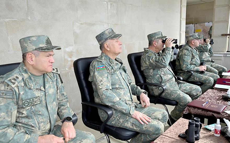 Zakir Həsənov döyüş atışlı taktiki təlimin gedişatını yoxladı - 