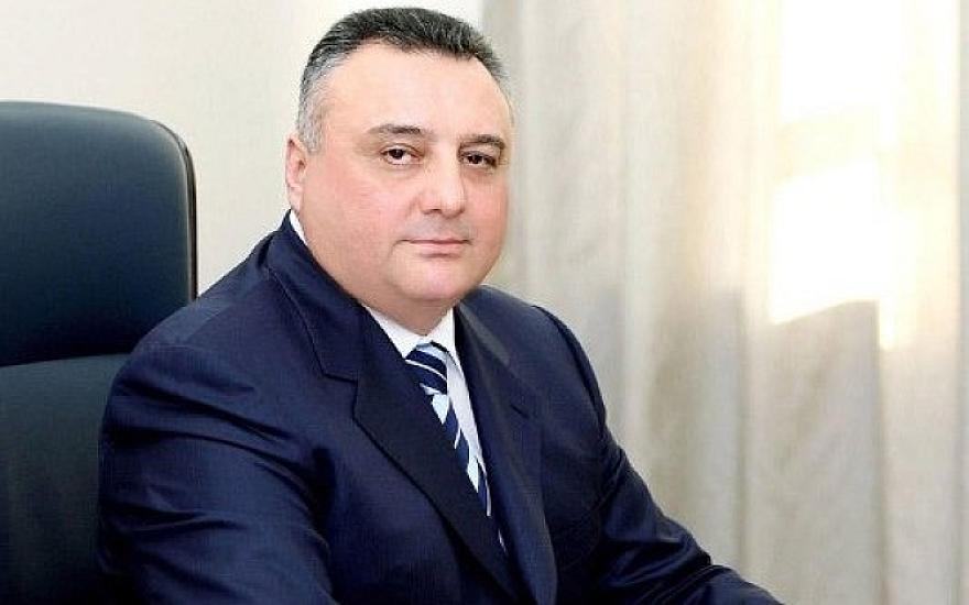 Eldar Mahmudovun oğlu üç ailəni 