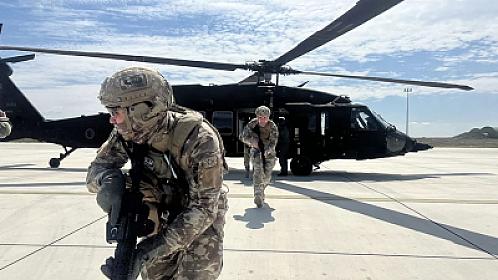 Azərbaycanlı hərbçilərin Türkiyədəki təlimindən 