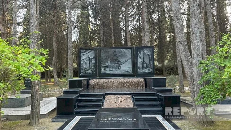 Xalq rəssamı Tahir Salahovun qəbirüstü abidəsi ucaldıldı - 