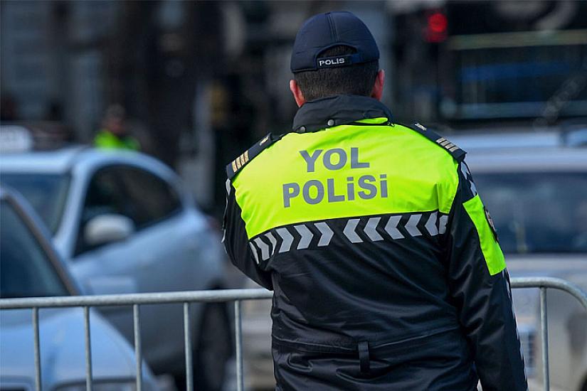 Yol polisi sürücülərə 