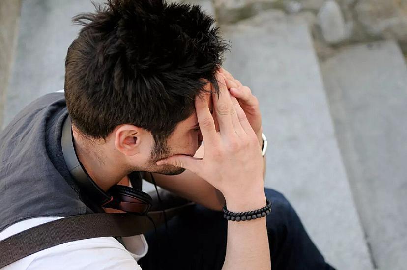 Dəhşətli hadisə: Mərcdə uduzan gənc tualetdə qanlar içində...