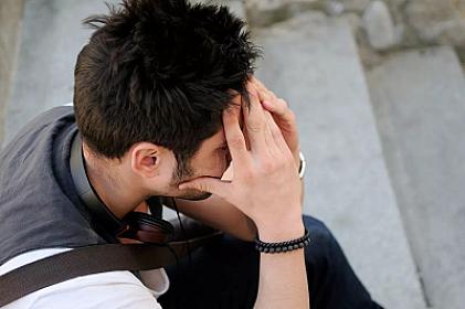 Dəhşətli hadisə: Mərcdə uduzan gənc tualetdə qanlar içində...