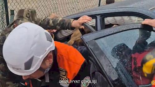FHN avtomobildə sıxılı vəziyyətdə qalmış şəxsləri xilas etdi -