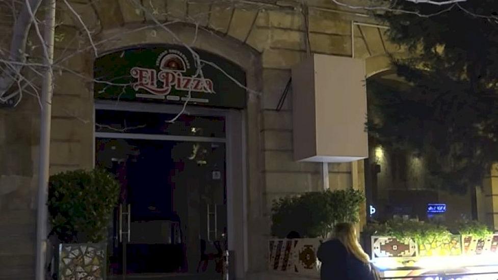 Bakının mərkəzində restoran yandı 