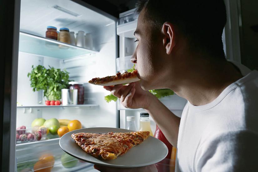 Does eating at night make you gain weight? –