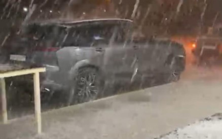 Bakı dəqiqələr içində ağardı -