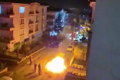 Qayınanasının evinin qarşısında maşınını yandırıb havaya atəş açdı - 