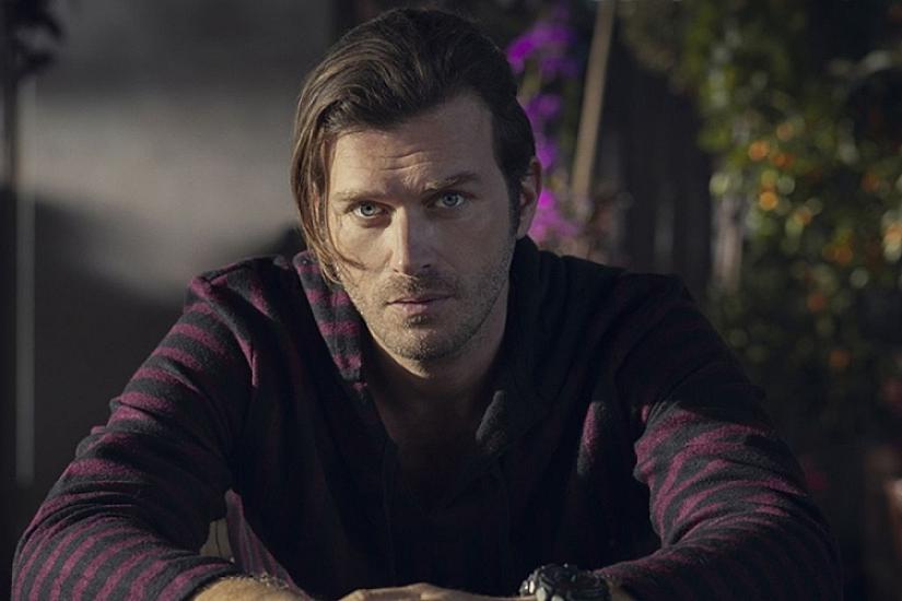 Oğlunun təhsili üçün milyon 