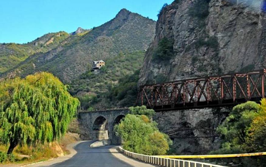 «Камень, брошенный из засады»…