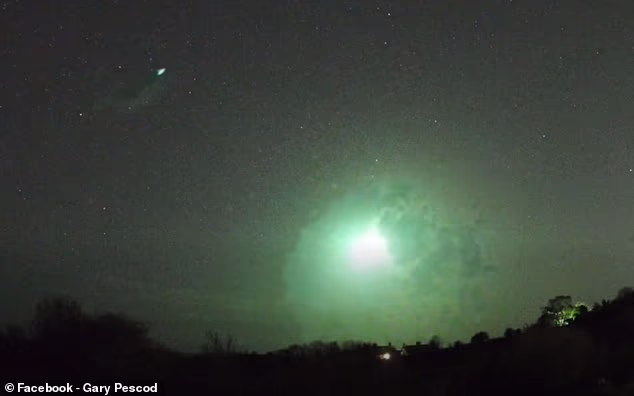 A green meteor appeared in the sky –