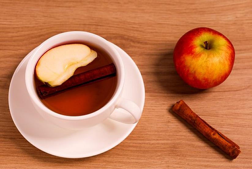 Baked apple with cinnamon after dinner –