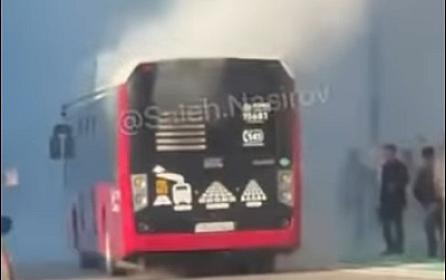 “BakuBus” avtobusunda tüstülənmə oldu - 