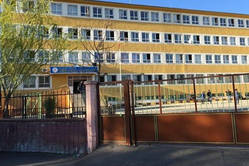 На учительницу было совершено покушение с ножом -