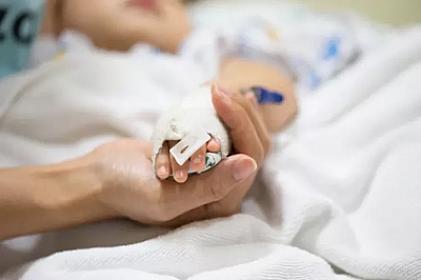 Qobustanda 2 yaşlı uşaq 