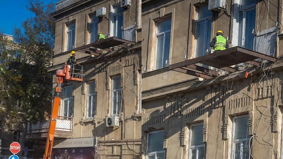 Bakının mərkəzində tarixi binaya 