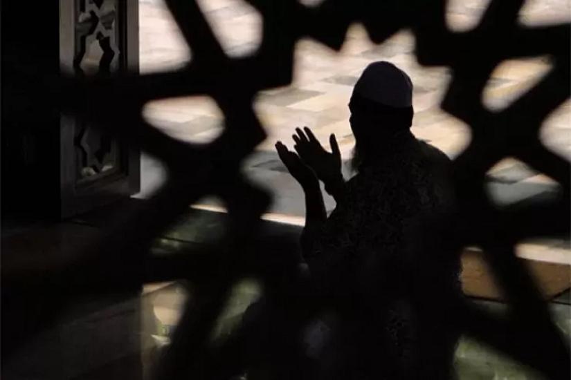 Evində dini yığıncaq keçirdi, 