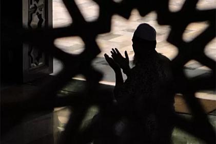 Evində dini yığıncaq keçirdi, 