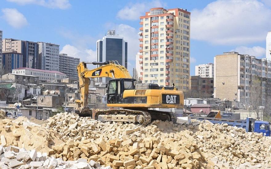 Bakıda 100 minə yaxın bina 