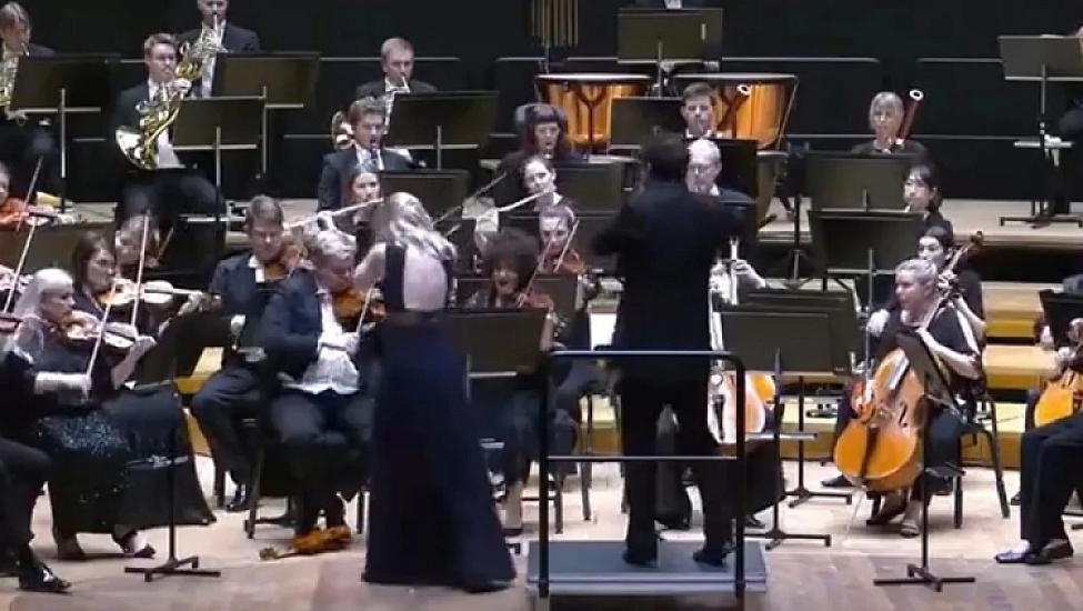 Дирижёр уронил на пол скрипку стоимостью в миллион долларов -