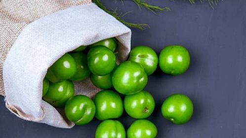 Bir kilosu 100 manat olan alça satışda 