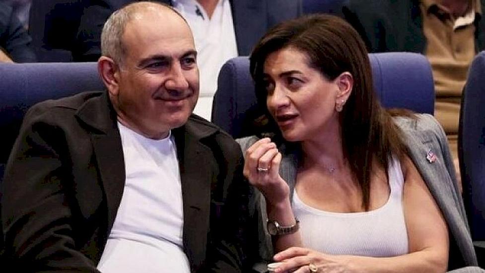 Akopyan Paşinyanla birlikdə: