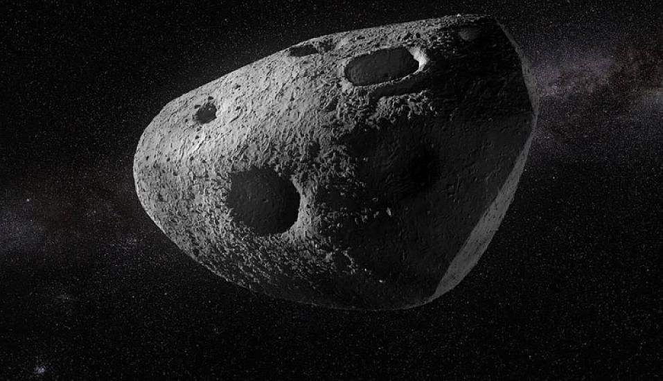 Yerə üç futbol meydançası böyüklüyündə