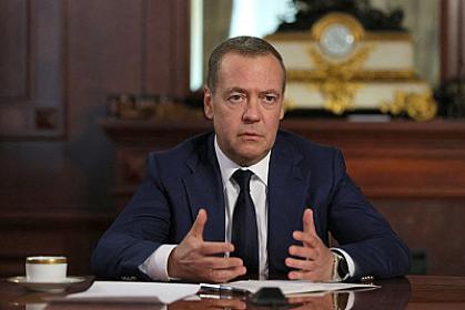 Medvedev: Rusiya mövcudluğunu istəməyənlərə qarşı