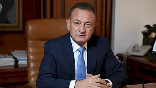 Azərbaycanda məşhur iş adamı dəniz kənarındakı villasına mebel alıb pulunu ödəməyib?