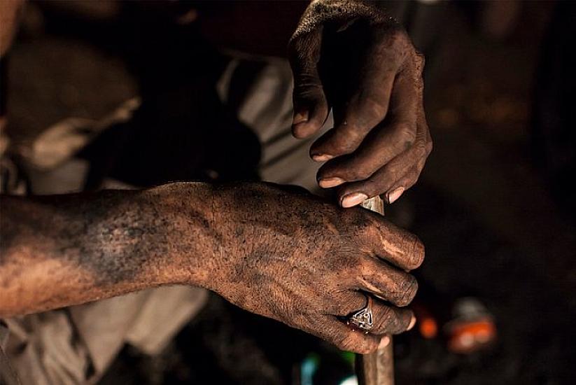 Torpaq altında qalan şaxtaçı