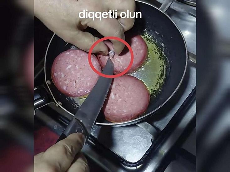 Azərbaycanda alınan kolbasanın içindən görün nə çıxdı - 